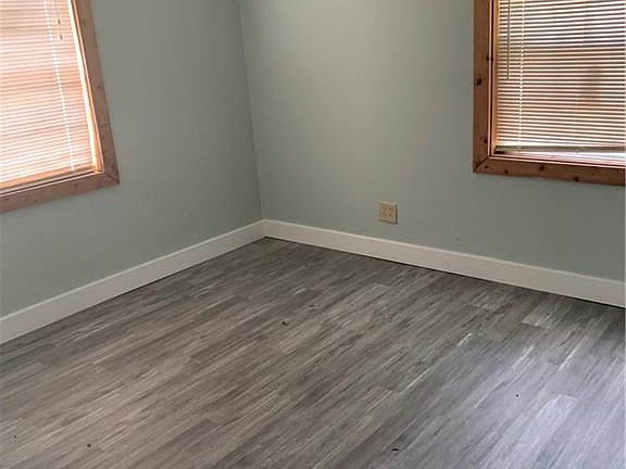 4th image of 7101 Flora Ave
