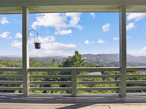 3rd image of 11 Wildflower Lane