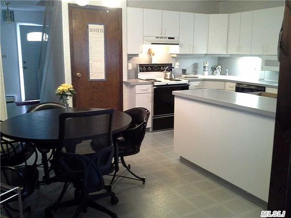 5th image of 44 Chatham Dr