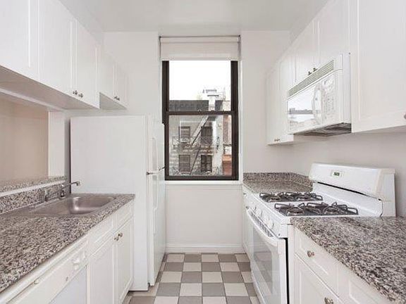 3rd image of 53 Park Pl