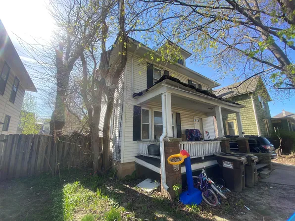 1216 S Rotzler Ave, Freeport, IL 61032