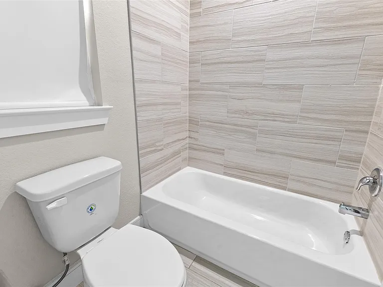 2511 Des Chaumes St — Photo 22