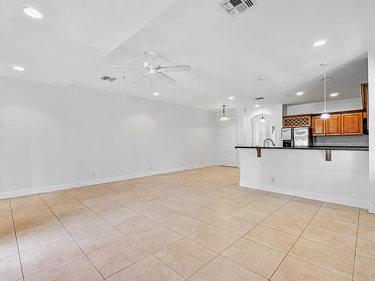 811 S Federal Hwy #4 — Photo 14