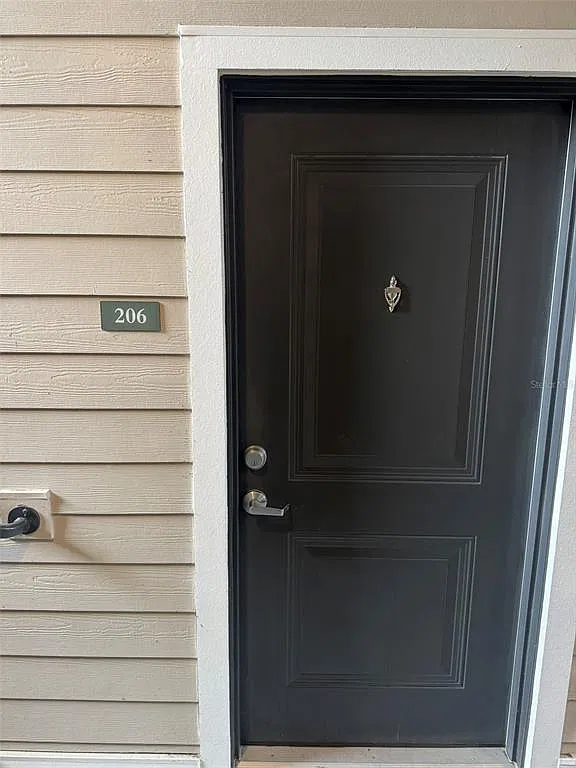 1 bed, 1.0 bath, 871 sqft, $1,495 — Photo 1
