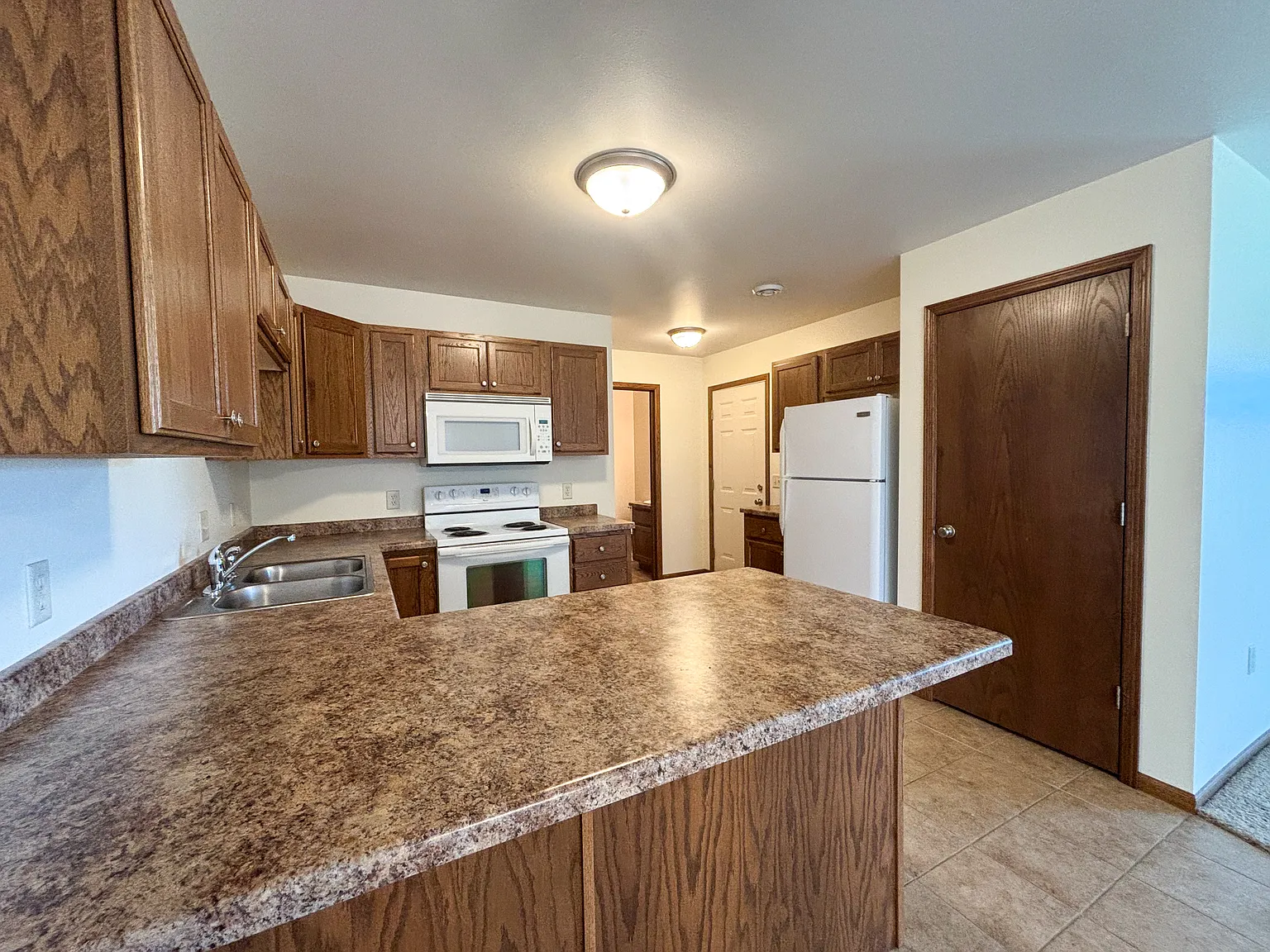 2 bed, 1.5 bath, 1525 sqft, $1,295 — Photo 2