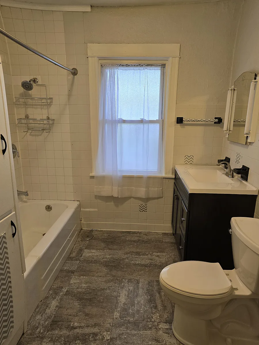 Bathroom - 655 Washington Blvd #2