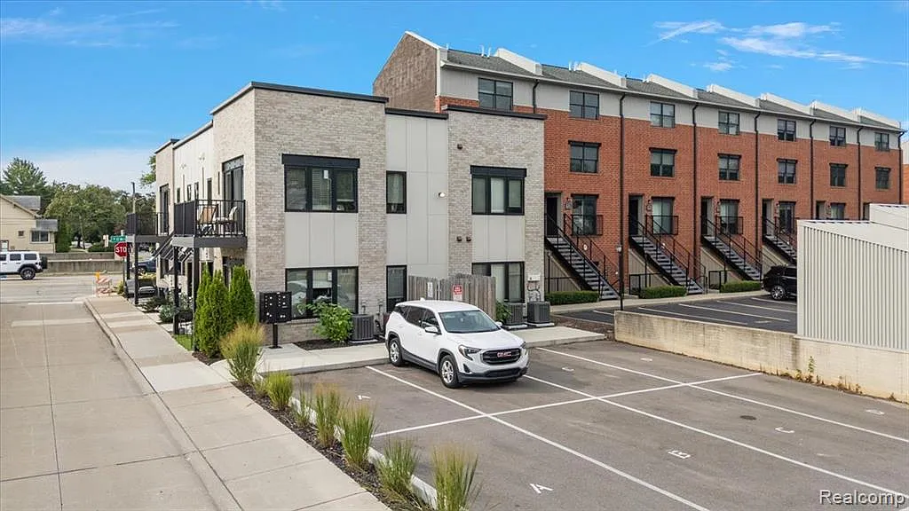 2 bed, 1.5 bath, 1100 sqft, $2,300 — Photo 3