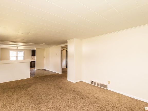 4th image of 1407 E Tripp Ave