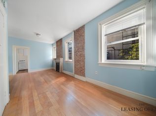 327 W 18th St #3, New York, NY 10011