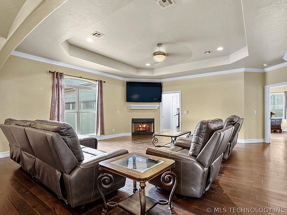 4th image of 20944 E 440th Rd