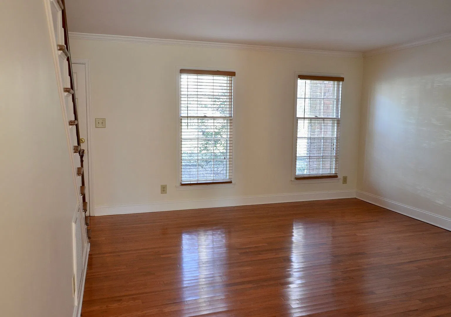 Avail Aug 2027 - Beautiful 2 Bedroom, 1.5 Bath Townhome 1 mile to UNC! — Photo 2