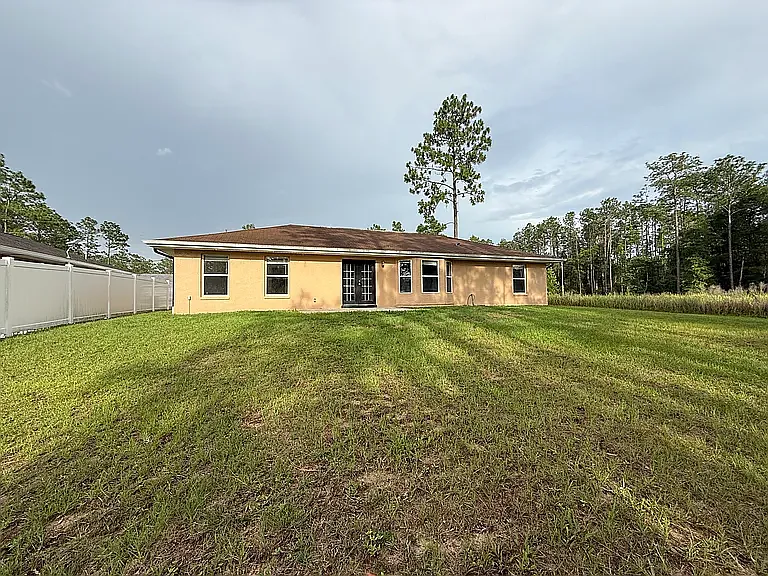 3 bed, 1596 sqft, $1,400 — Photo 2