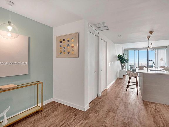 5th image of 650 NE 32nd St Unit 4606