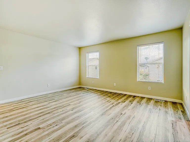 1439 49th St NE — Photo 18