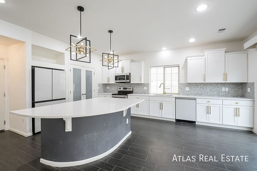 1st image of 5560 N Cathay Ct