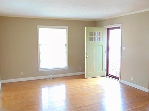 4th image of 8331 Ward Parkway Pl