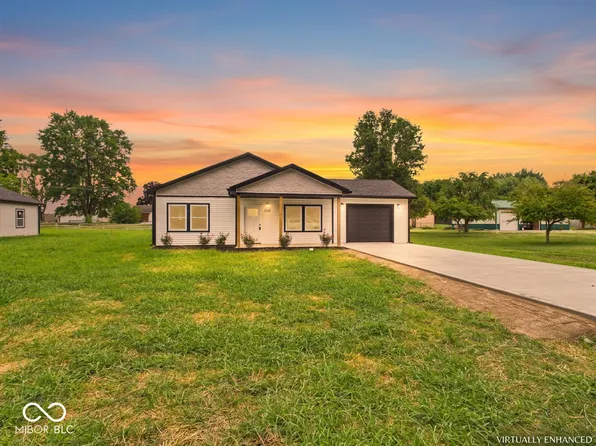 208 S Woodworth Ave, Frankton, IN 46044