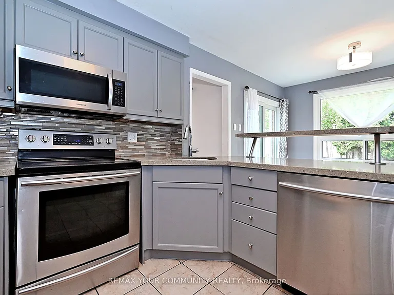 35 Dakin Dr — Photo 15