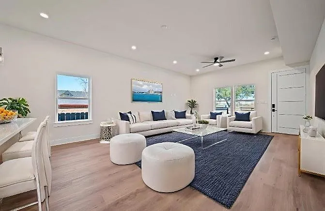 2 bed, 2.0 bath, 1200 sqft, $2,000 — Photo 4