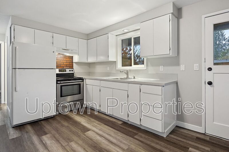 1st image of 1374 SE Cedar St APT 1