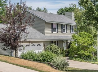 1248 Riverton Dr, Mukwonago, WI 53149