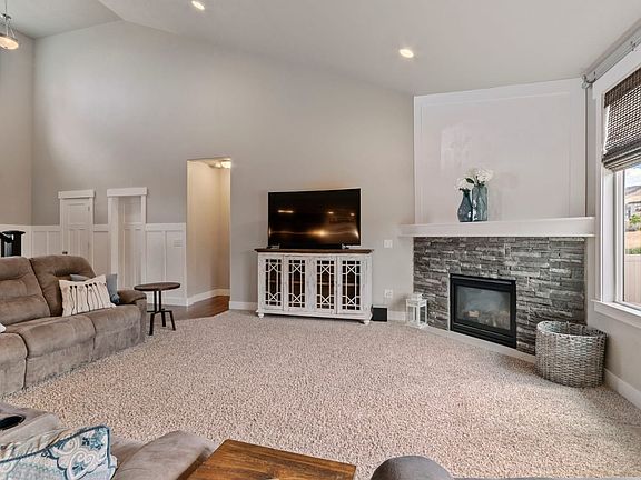 3rd image of 2843 S Marten Ln