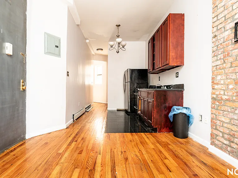 516 Bainbridge St #1R — Photo 1