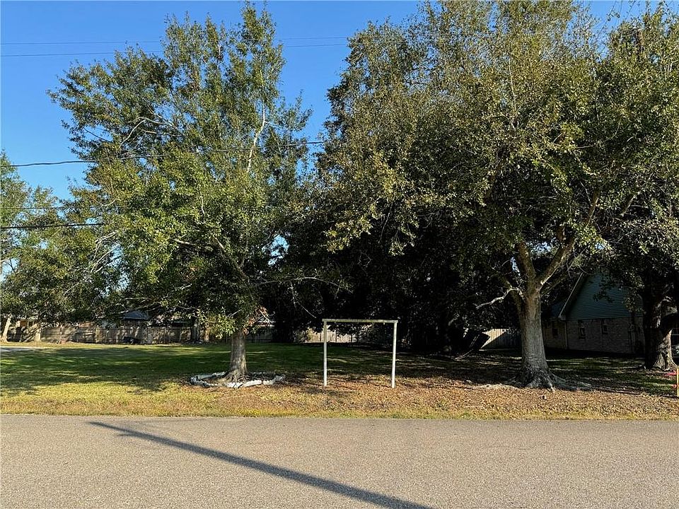 2nd image of 127 Dixie Dr
