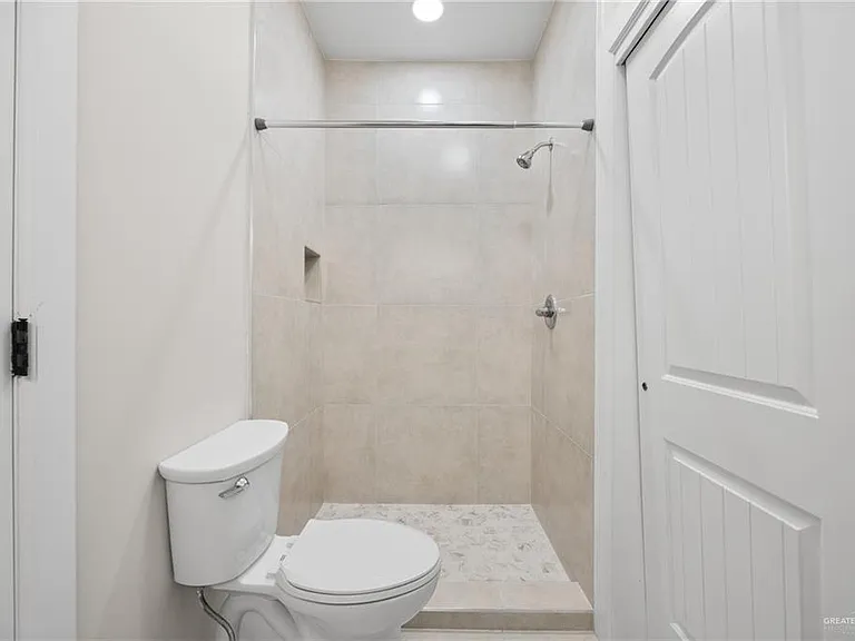 813 Travis St #408 — Photo 13