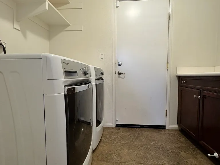 1876 Champagne Ct #5 — Photo 32