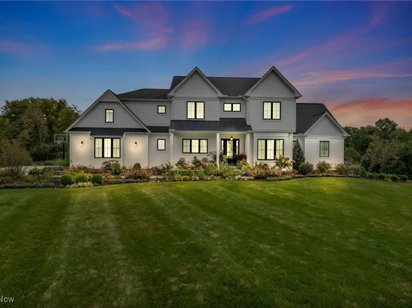 9705 Nighthawk Dr, Chagrin Falls, OH 44023