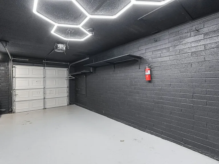 8021 E Oak St — Photo 37