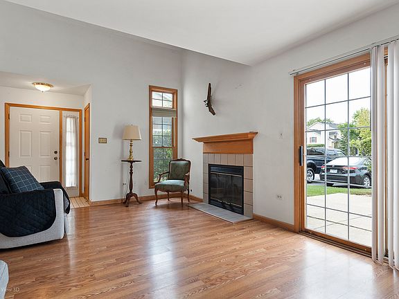 4th image of 9947 Cambridge Dr #C