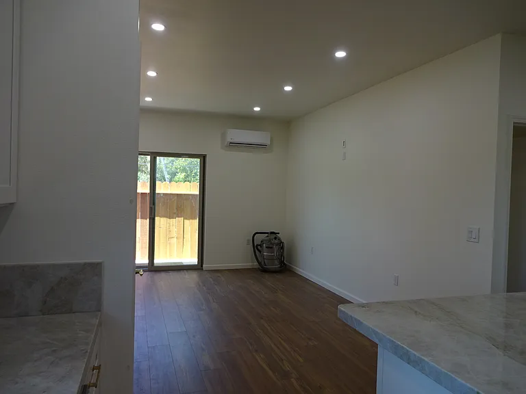 228 1/2 Dean Dr — Photo 18