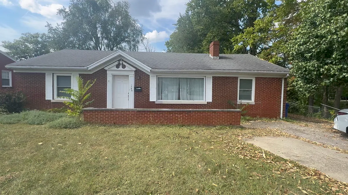 Building Photo - 1759 Harrodsburg Rd