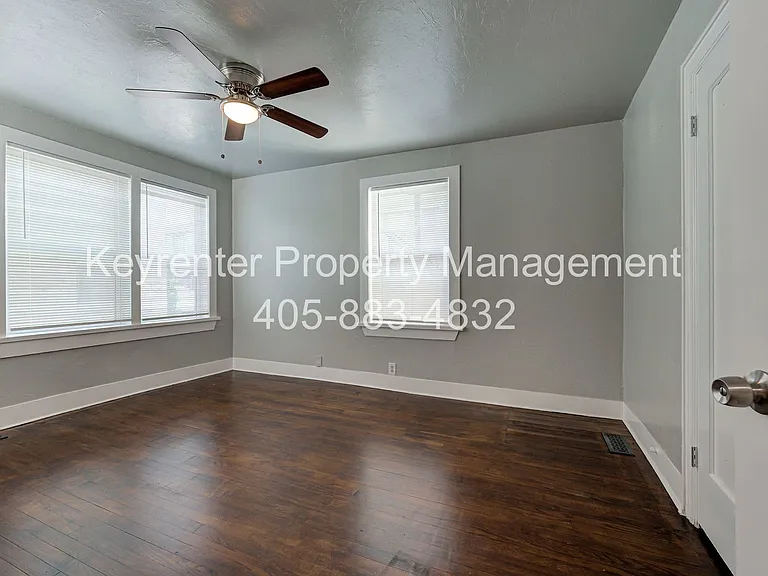 N Gatewood Ave Duplex — Photo 57