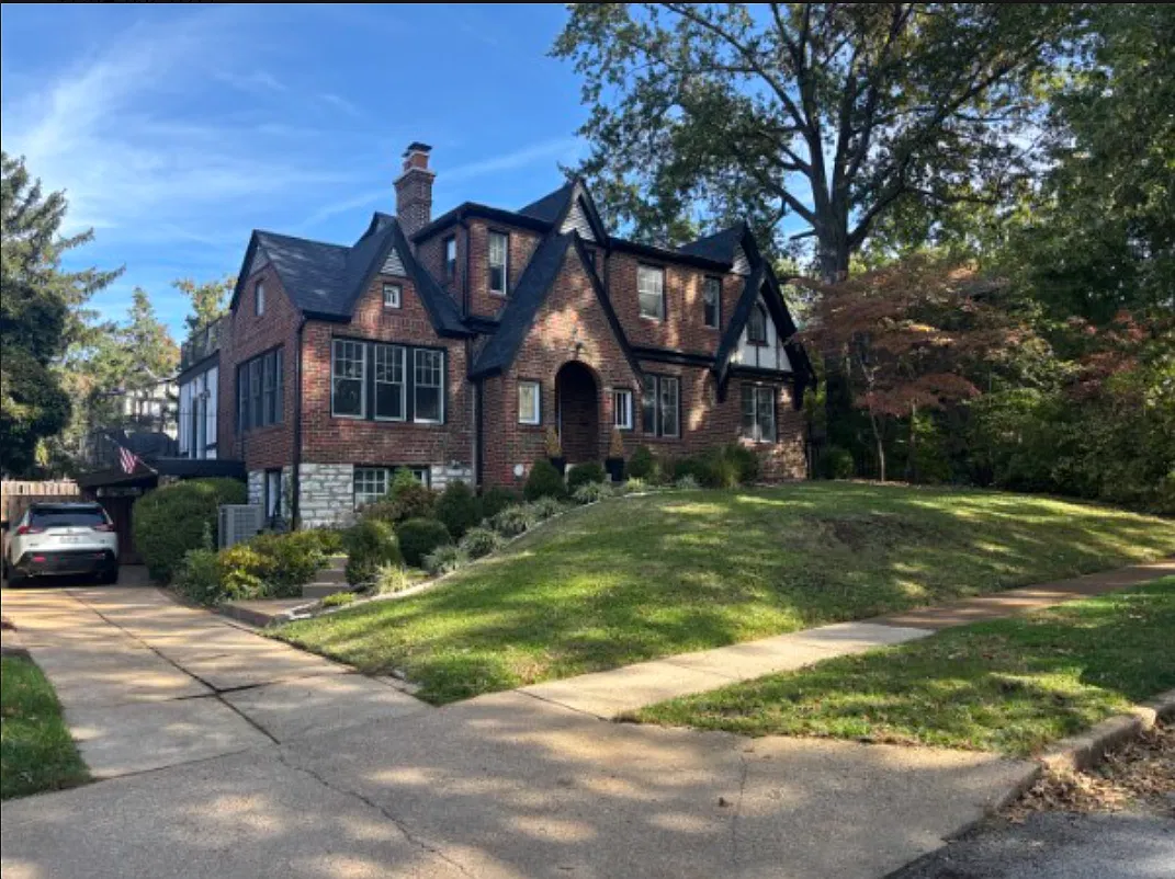 5 bed, 3684 sqft, $7,995 — Photo 2