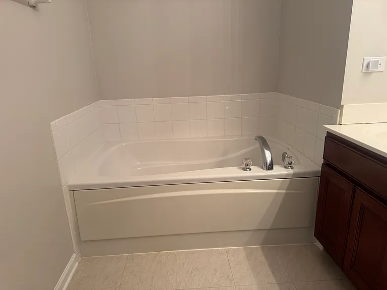 2252 Claremont Ln — Photo 13