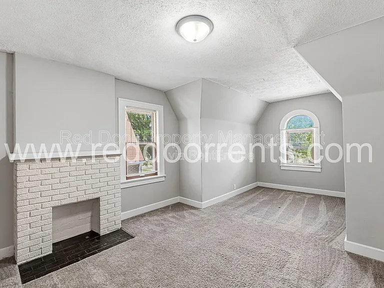 412 N Merrill St — Photo 28