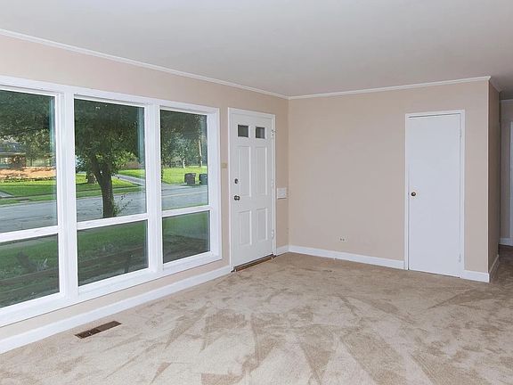 2nd image of 194 Shabbona Dr