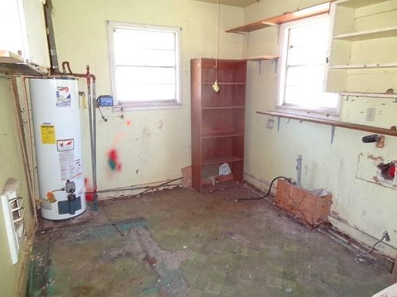 3rd image of 216 S Western