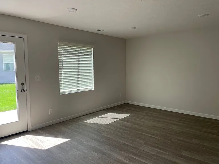 1512-1728 Apple St — Photo 6