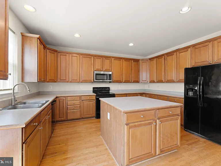 8309 Double Eagle St — Photo 23
