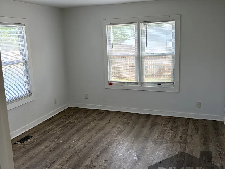 517 Woodward Ave — Photo 6