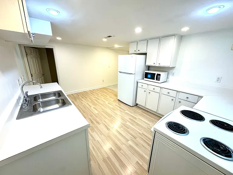 567 Whispering Hills Dr #B — Photo 11