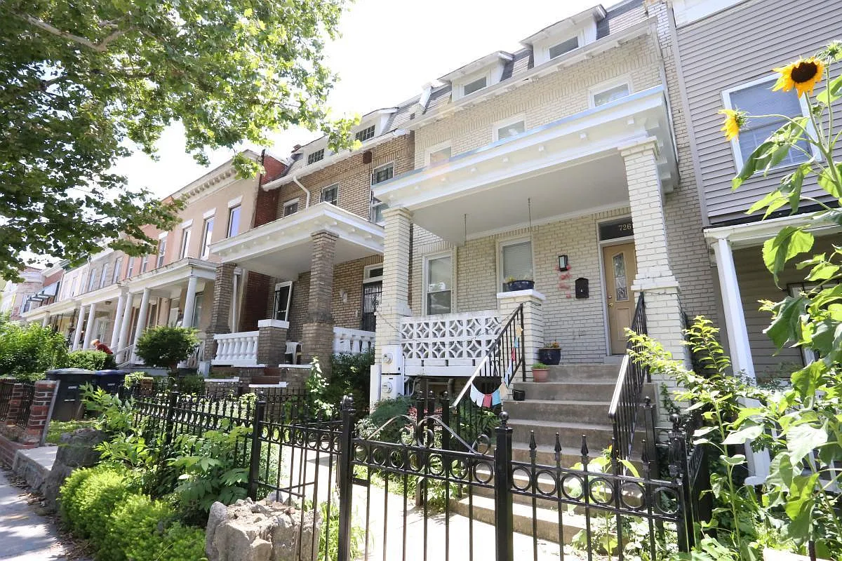 1 bed, 1.5 bath, 756 sqft, $1,800 — Photo 1