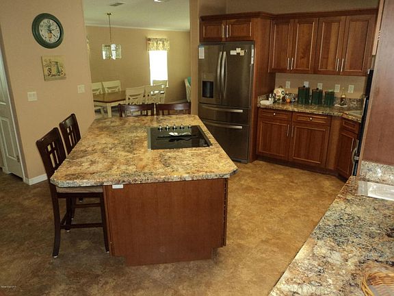 5th image of 319 Papaya Cir