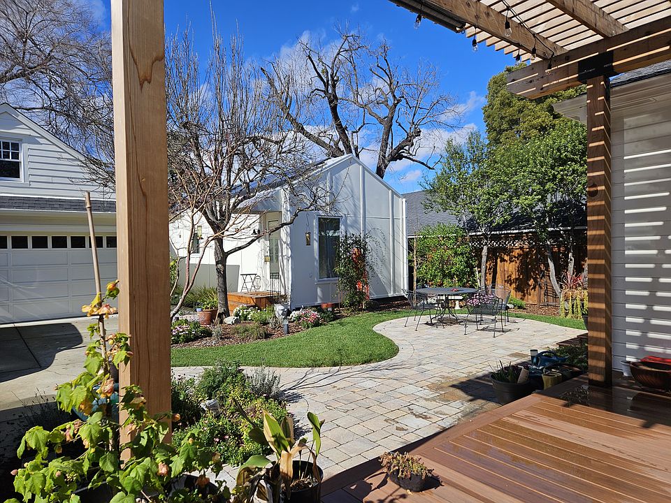 Driveway access to private entrance.