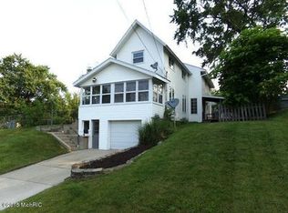 707 Barnett St NE, Grand Rapids, MI