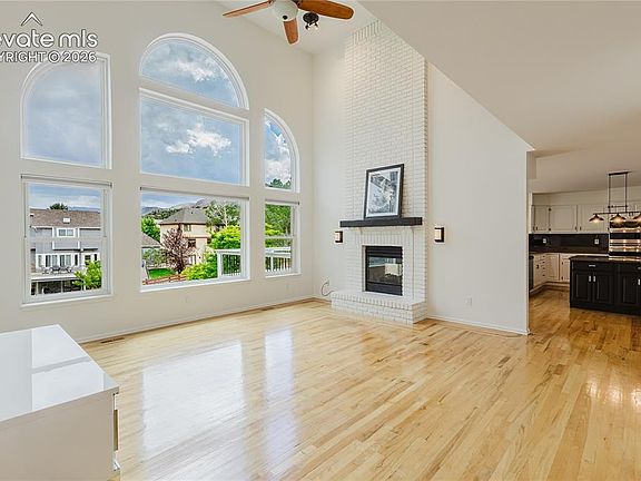 4th image of 2565 Edenderry Dr